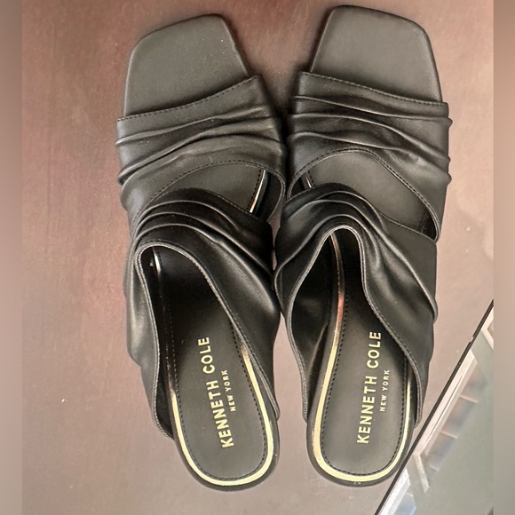 NWOT - KennethCole Heels - Picture 6 of 7